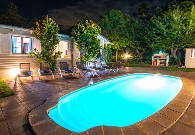 Pool of this wooden house in Alhaurín de la Torre