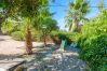 Garden of this wooden house in Alhaurín de la Torre