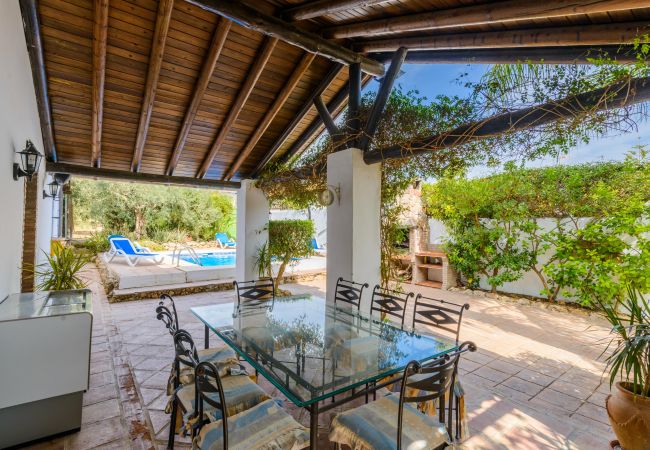 Terrace of this house with fireplace in Alhaurín el Grande