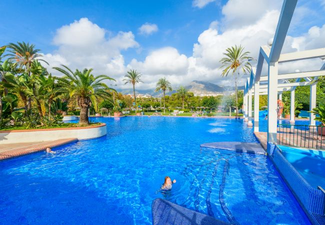 Community pool of this apartment in Benalmádena