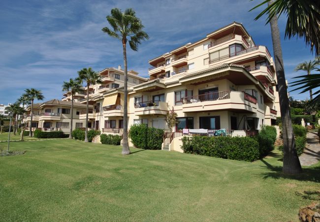 Community pool near this apartment in Marbella