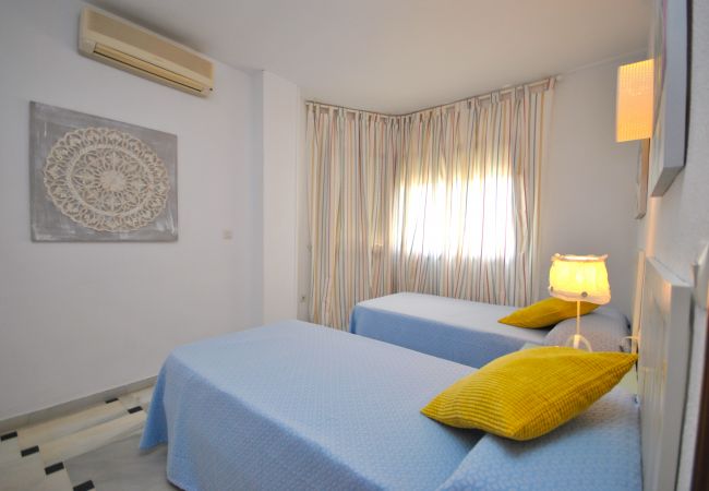 Single bedroom of this apartment in Marbella