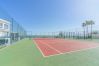 Community tennis courts of this apartment in Marbella