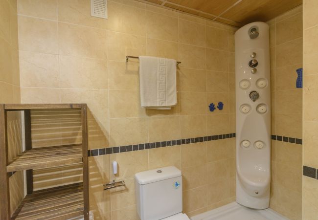 Bathroom of this apartment in Fuengirola