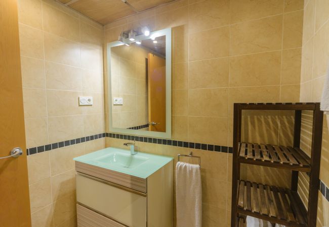 Bathroom of this apartment in Fuengirola