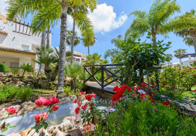 Garden of this apartment in Marbella