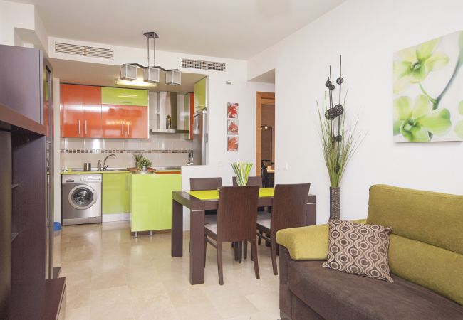 Salón comedor de este apartamento en Fuengirola