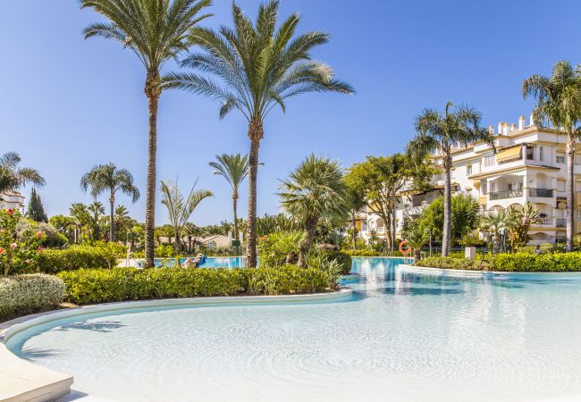 Community pool of this apartment in Nagueles (Marbella)