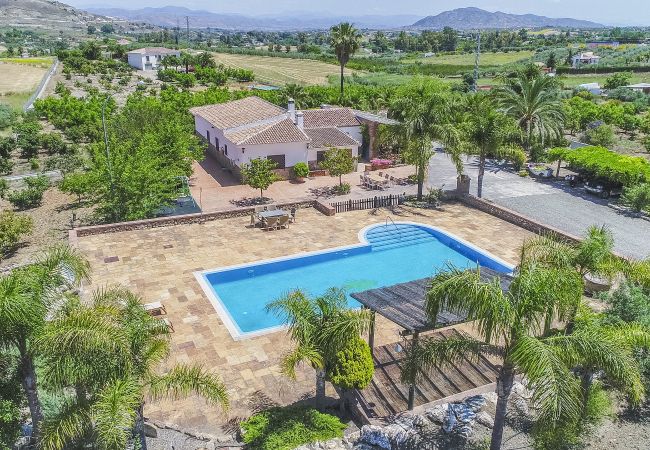 Swimming pool of this farm in Alhaurín el grande