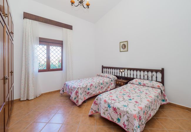 Bedroom of this country house in Alhaurín el Grande