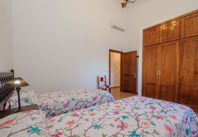 Bedroom of this country house in Alhaurín el Grande