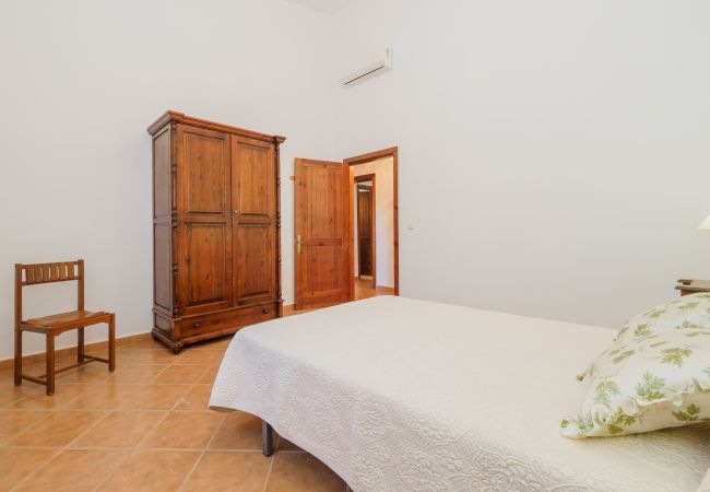 Bedroom of this country house in Alhaurín el Grande