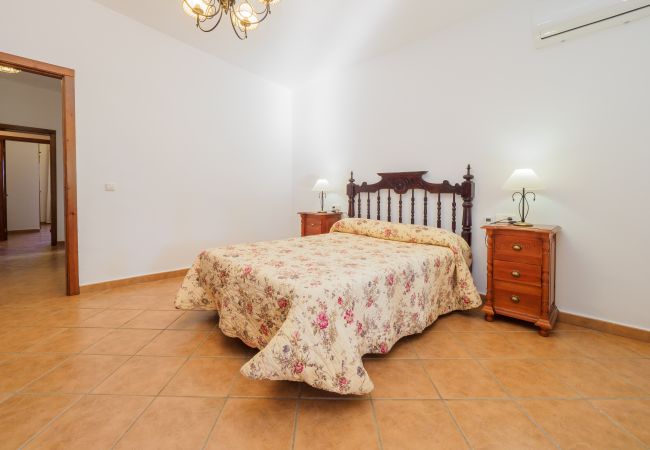 Bedroom of this country house in Alhaurín el Grande