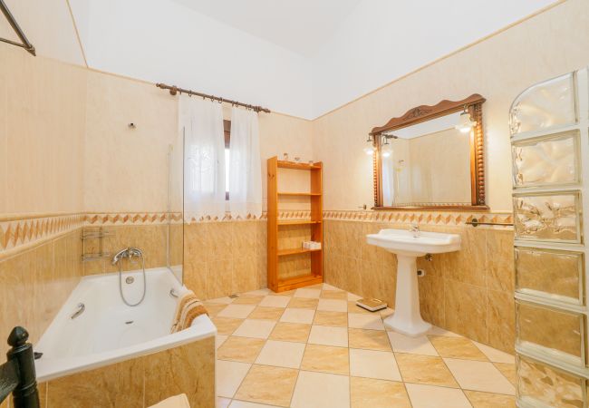 Bathroom of this farm in Alhaurín el Grande