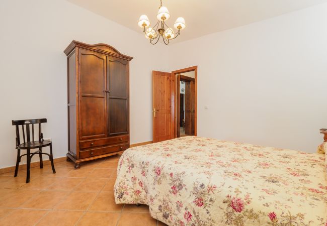 Bedroom of this country house in Alhaurín el Grande