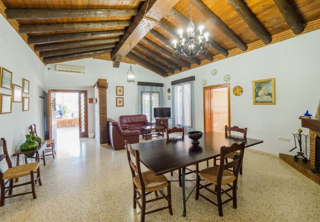 Dining room of this farm in Alhaurín el Grande