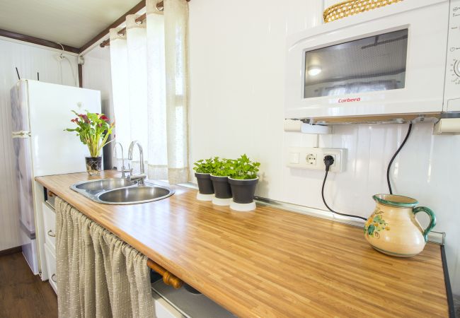 Kitchen of this studio in Coín