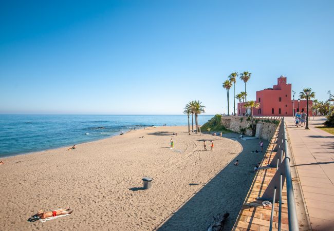 Beach near this apartment in Benalmádena