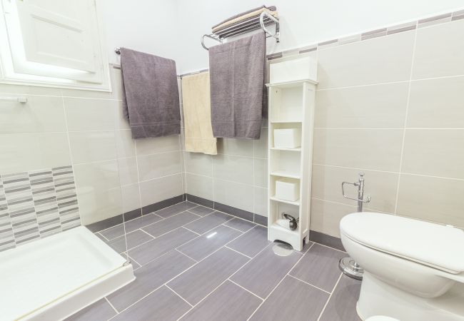 Bathroom of this rural house in Alhaurín el Grande