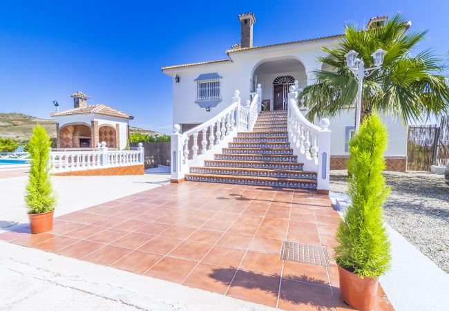 Facade of this luxury estate in Alhaurín el Grande