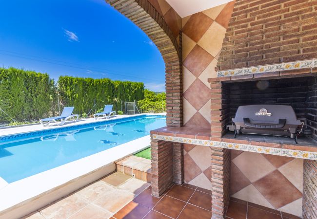 Barbecue of this luxury estate in Alhaurín el Grande