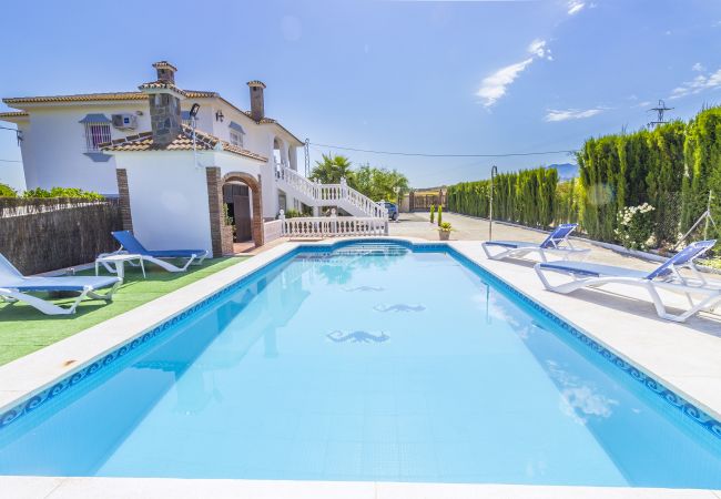 Private pool of this luxury estate in Alhaurín el Grande