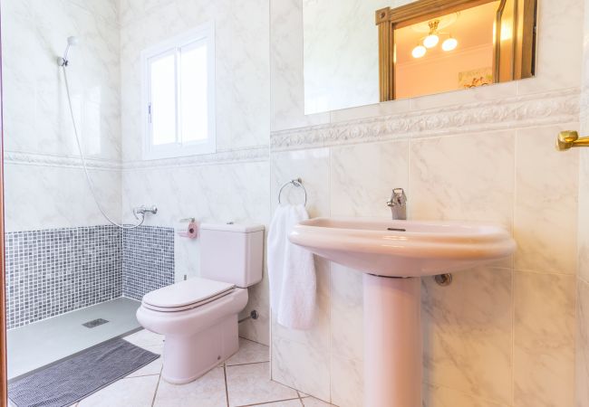 Bathroom of this luxury estate in Alhaurín el Grande