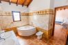 Bathroom with jacuzzi in this villa in Alhaurín el Grande