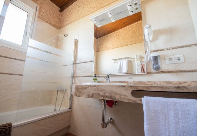 Bathroom of this villa in Alhaurín el Grande