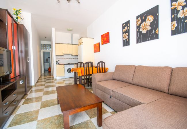 Dining room that this apartment in Fuengirola has
