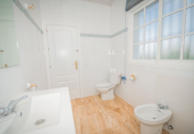 Bathroom of this villa in Alhaurín el Grande