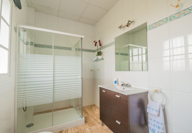 Bathroom of this villa in Alhaurín el Grande