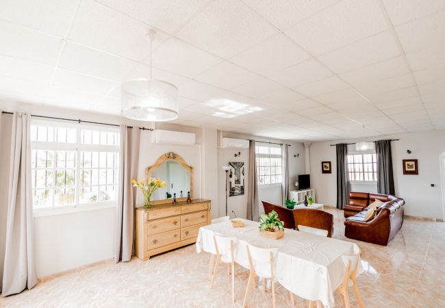 Dining room of this villa in Alhaurín el Grande