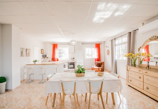 Dining room of this villa in Alhaurín el Grande