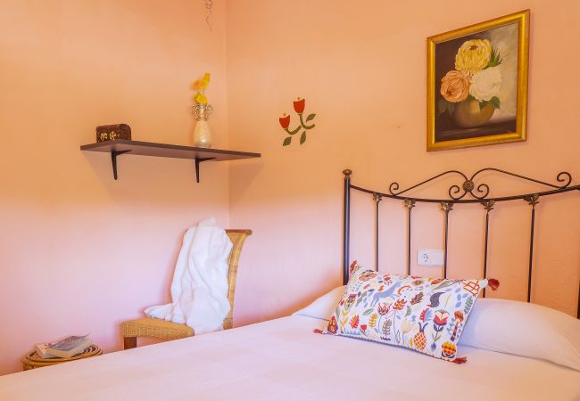 Bedroom of this country house in Alhaurín el Grande