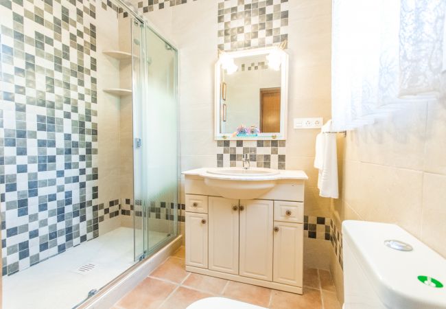 Bathroom of this rural house in Alhaurín el Grande