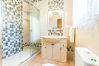 Bathroom of this rural house in Alhaurín el Grande