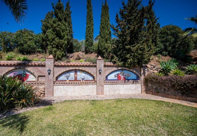 Garden of this rural apartment in Mijas Pueblo