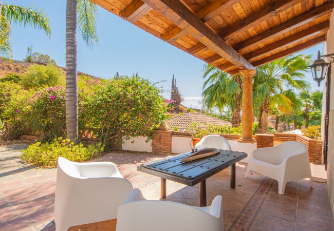 Garden of this rural apartment in Mijas Pueblo