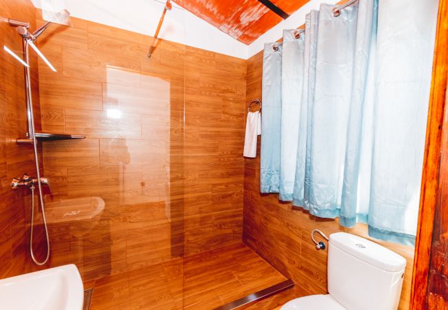 Bathroom of this rural house in Alhaurín el Grande