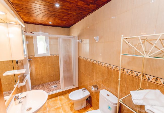 Bathroom of this rural house in Alhaurín el Grande