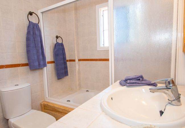 Bathroom of this rural house in Coín