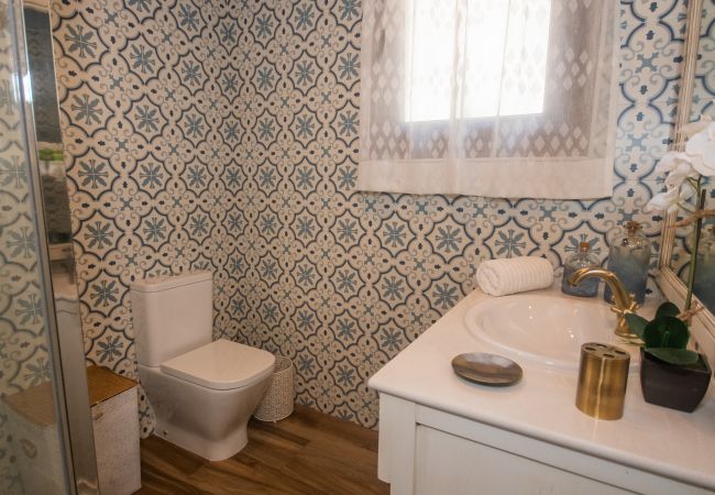 Bathroom of this villa in Alhaurín el Grande