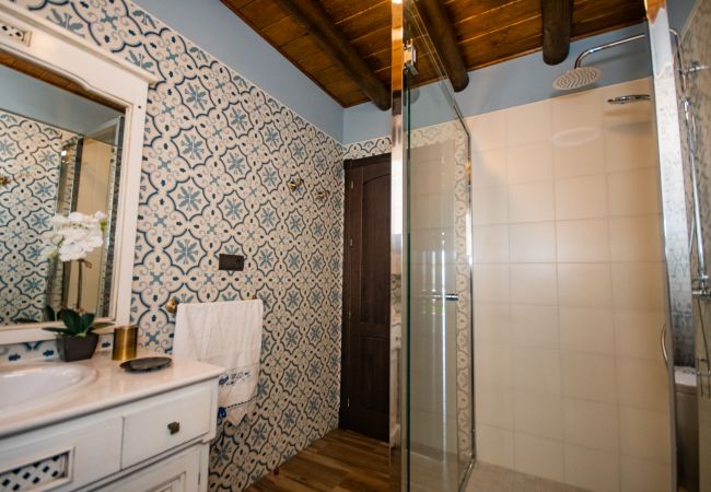 Bathroom of this villa in Alhaurín el Grande