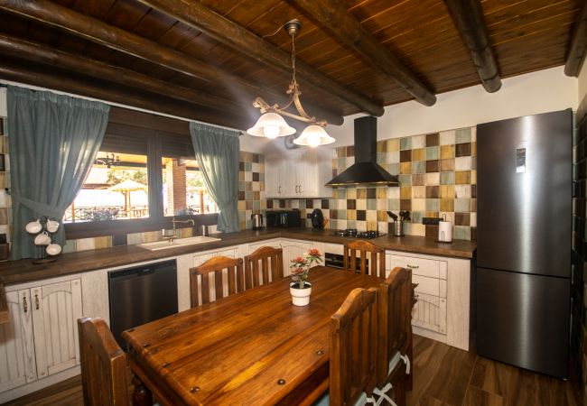 Kitchen of this villa in Alhaurín el Grande