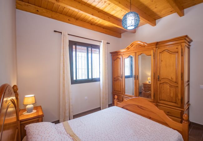 Bedroom of this country house in Alhaurín el Grande