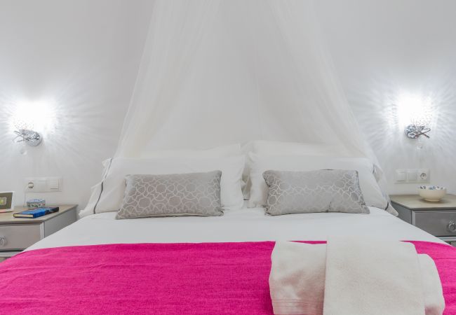 Bedroom of this rural house in Cártama Station