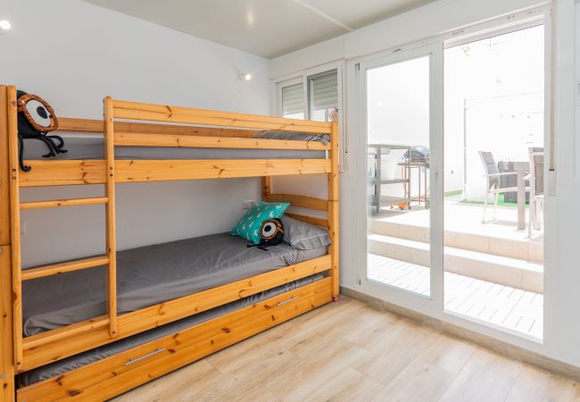 Bedroom with bunk beds in this apartment in Rincón de la Victoria