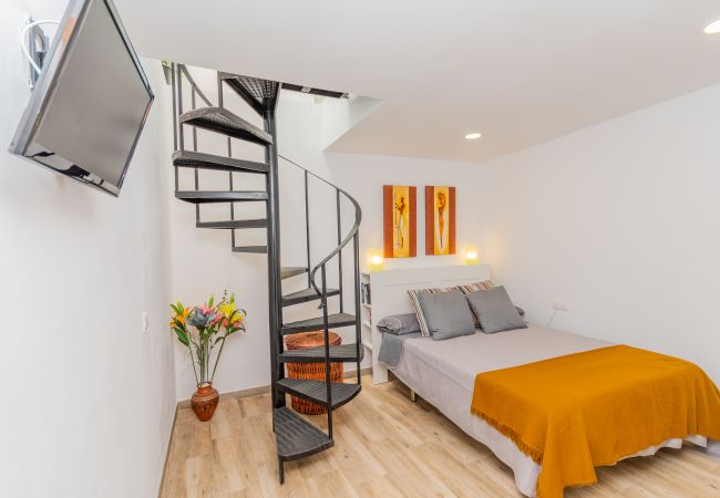 Bedroom for couples in this apartment in Rincón de la Victoria