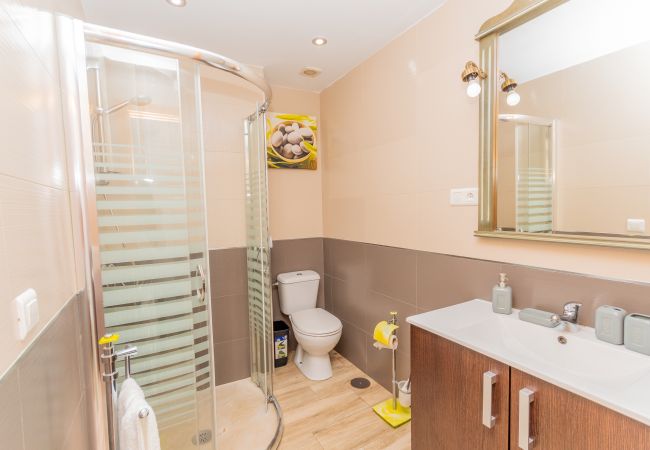 Bathroom of this apartment in Rincón de la Victoria
